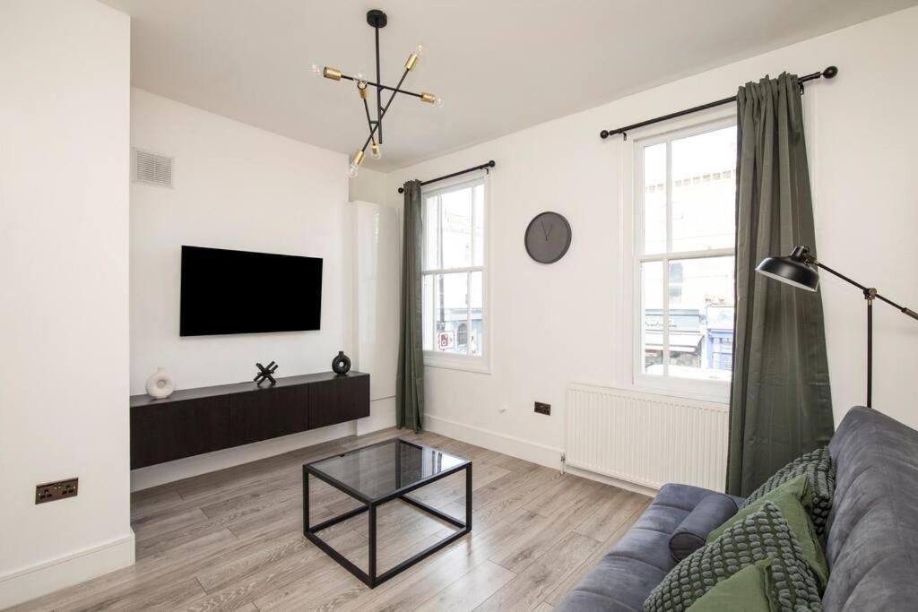 Spacious Serenity In The Heart Of Central Лондон Екстериор снимка