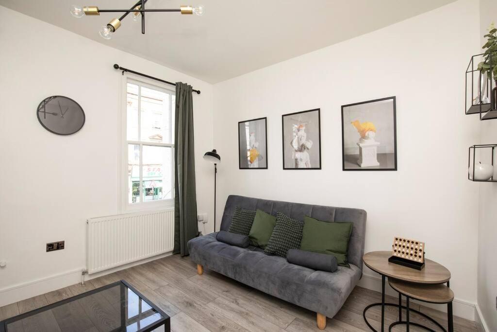 Spacious Serenity In The Heart Of Central Лондон Екстериор снимка