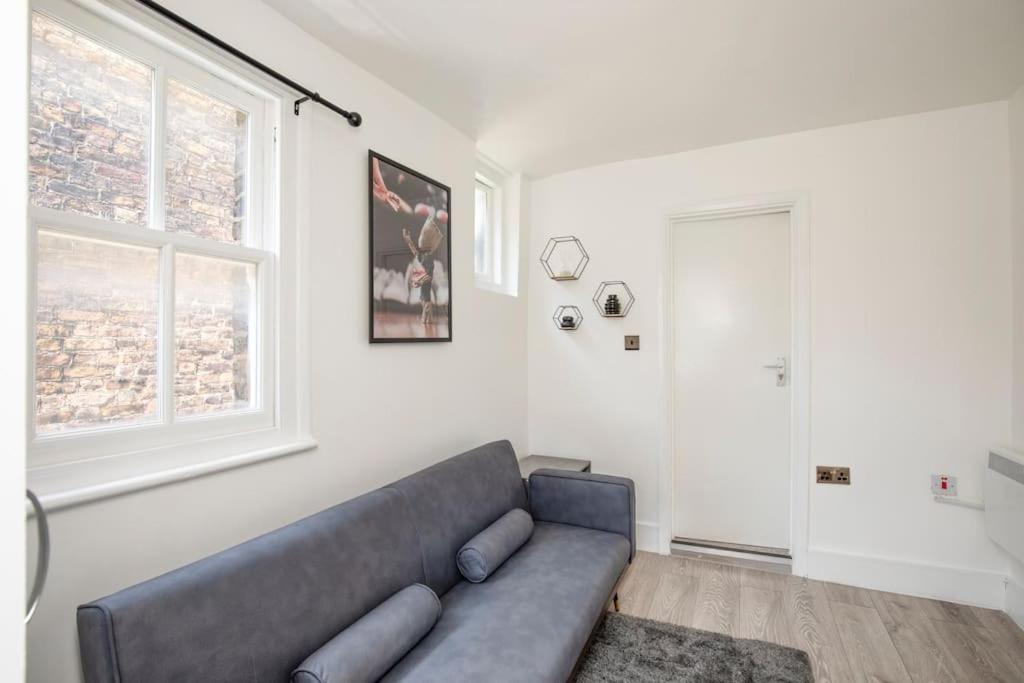 Spacious Serenity In The Heart Of Central Лондон Екстериор снимка